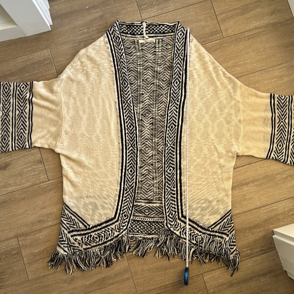 Ellison Woman’s Black Cream Fringe Knit Cardigan Geometric One Size - Picture 12 of 13